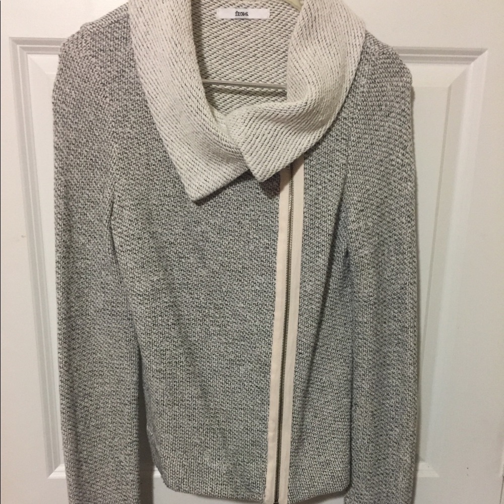 EUC -Fluxis zippered sweater